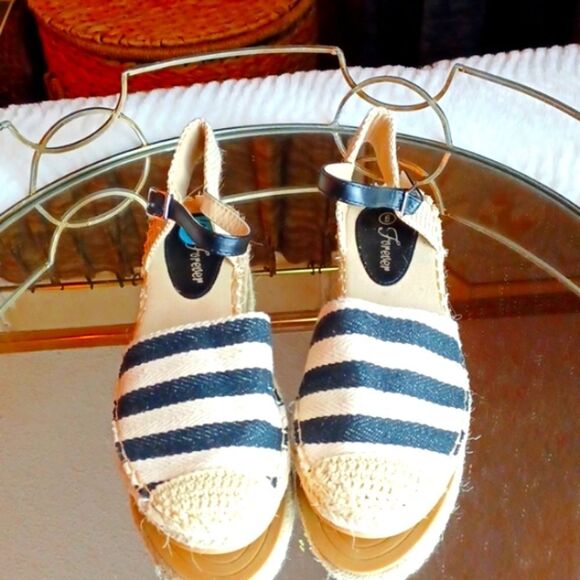 Forever21 Berlap & Canvas Casual Enclosed Sandals NWT 6M‎ - Picture 1 of 8